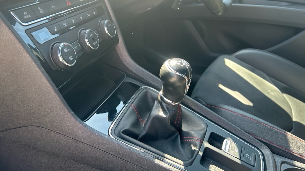 SEAT Leon 1.5 TSI EVO FR Black Edition [EZ] 5dr Petrol Hatchback - Image 13