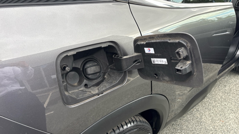 Citroen C5 Aircross 1.6 Plug-in Hybrid 225 Shine Plus 5dr e-EAT8 Hatchback - Image 24