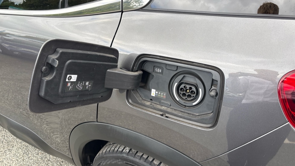 Citroen C5 Aircross 1.6 Plug-in Hybrid 225 Shine Plus 5dr e-EAT8 Hatchback - Image 25