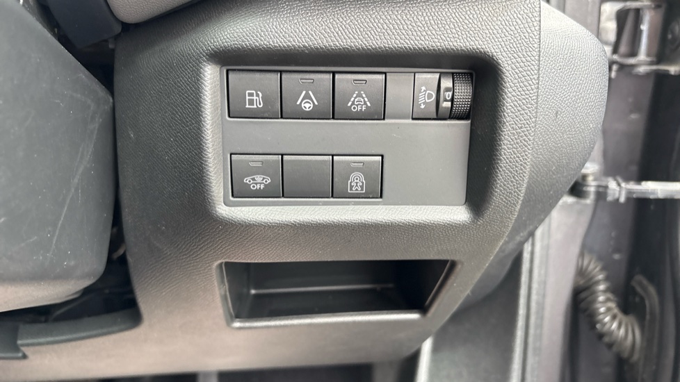 Citroen C5 Aircross 1.6 Plug-in Hybrid 225 Shine Plus 5dr e-EAT8 Hatchback - Image 33