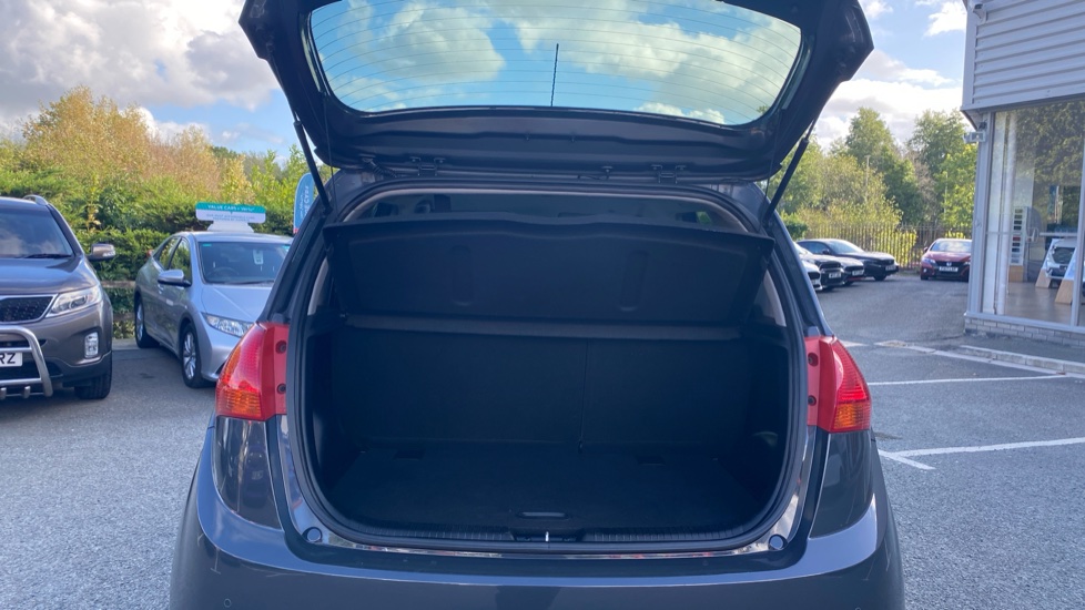 Kia Venga 1.6 3 5dr Auto [6] Petrol Hatchback - Image 4