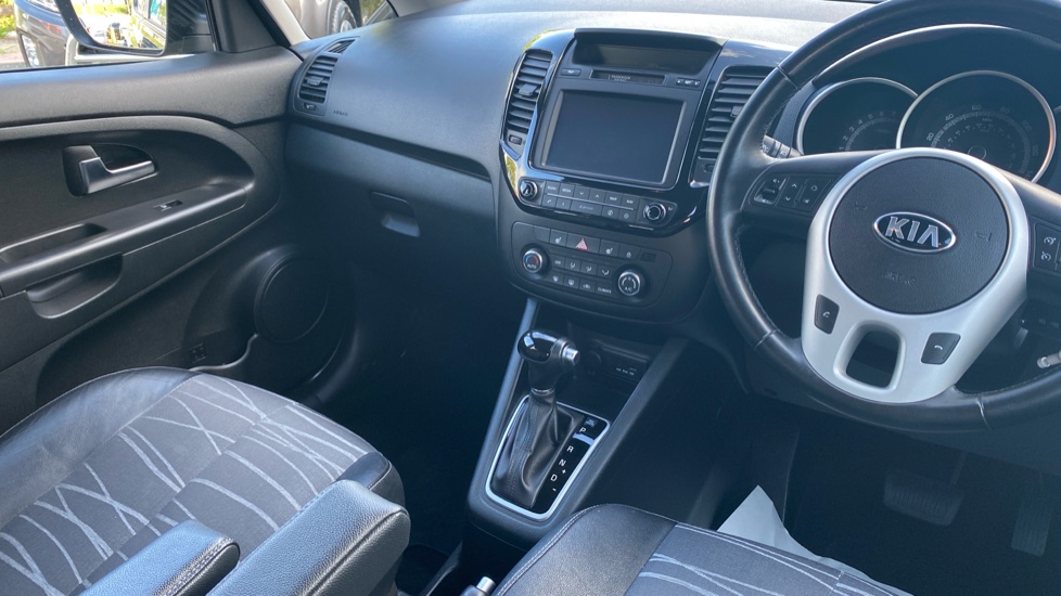 Kia Venga 1.6 3 5dr Auto [6] Petrol Hatchback - Image 14