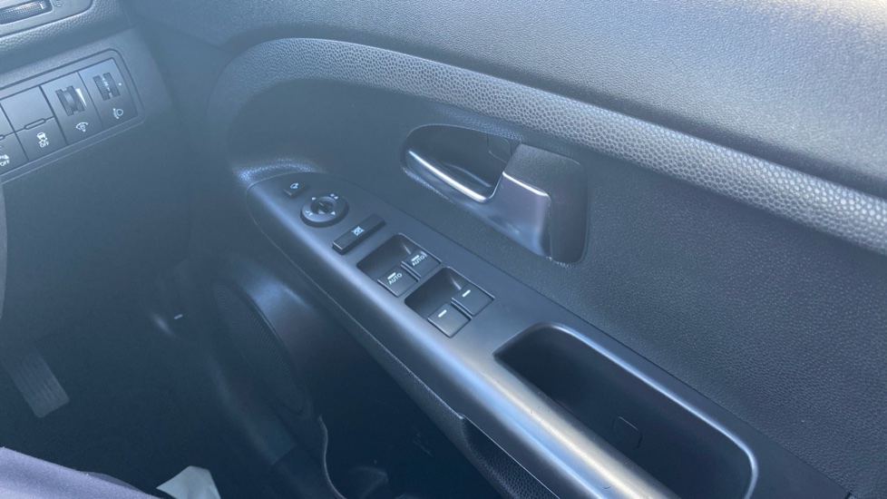 Kia Venga 1.6 3 5dr Auto [6] Petrol Hatchback - Image 37