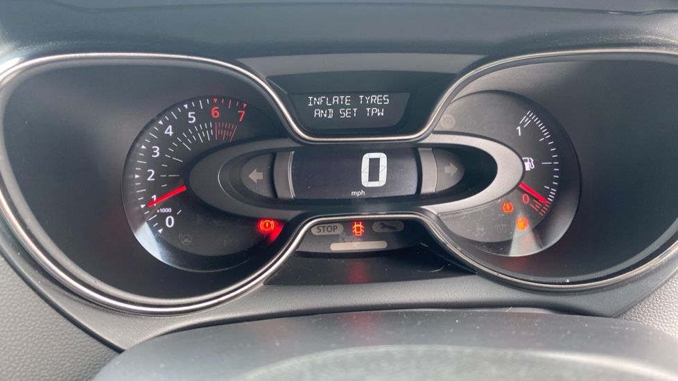 Renault Captur 0.9 TCE 90 Iconic 5dr Petrol Hatchback - Image 18