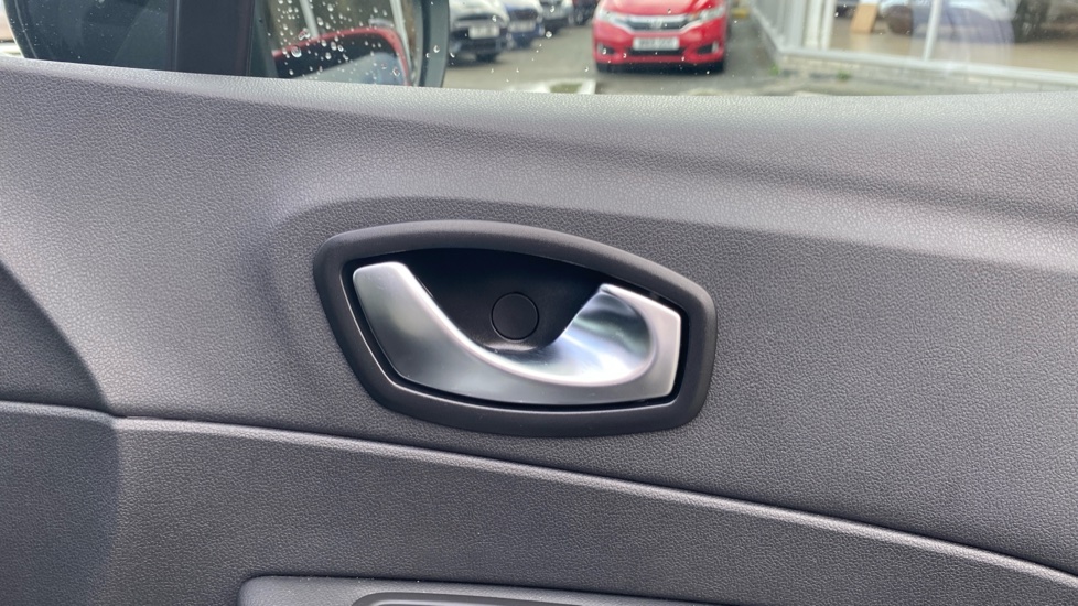 Renault Captur 0.9 TCE 90 Iconic 5dr Petrol Hatchback - Image 28