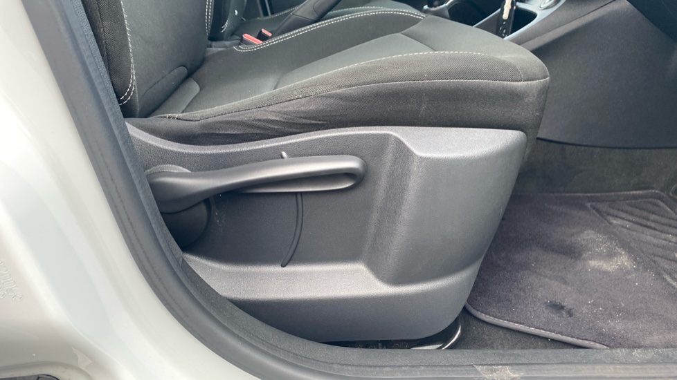 Renault Captur 0.9 TCE 90 Iconic 5dr Petrol Hatchback - Image 36