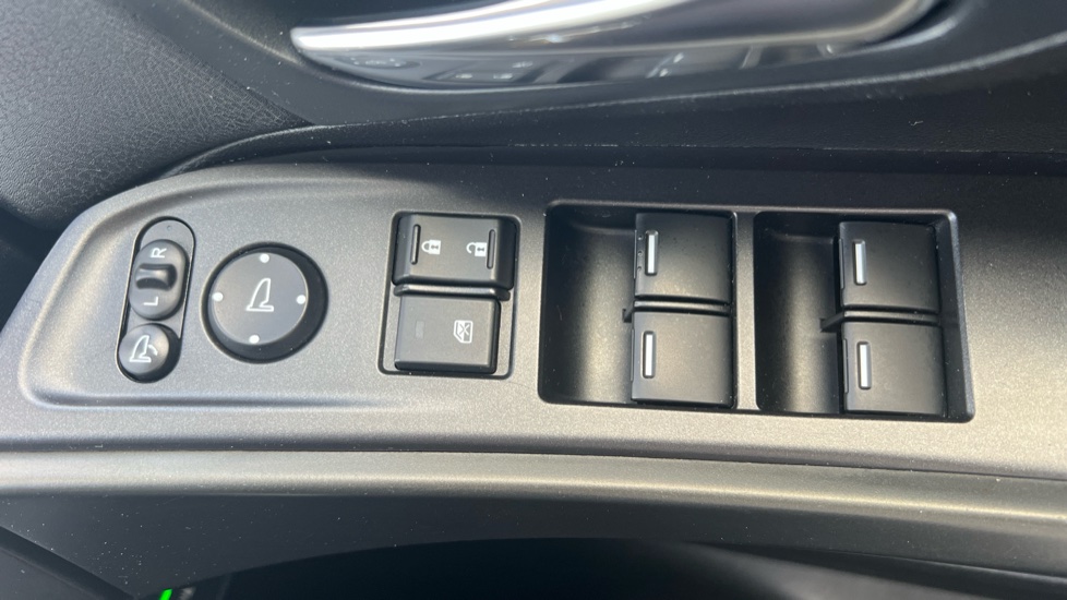 Honda Civic 1.4 i-VTEC SE Plus 5dr [Nav] Petrol Hatchback - Image 31