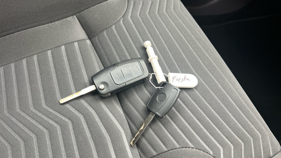Ford Fiesta 1.25 82 Zetec 5dr Petrol Hatchback - Image 20