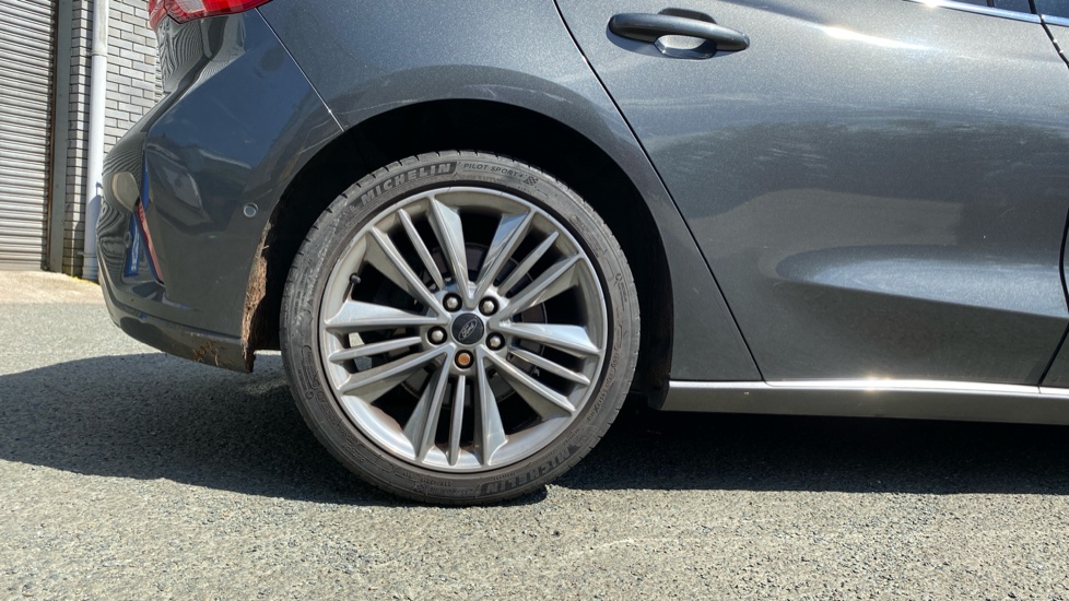 Ford Focus Vignale 1.0 EcoBoost 125 5dr Petrol Hatchback - Image 7