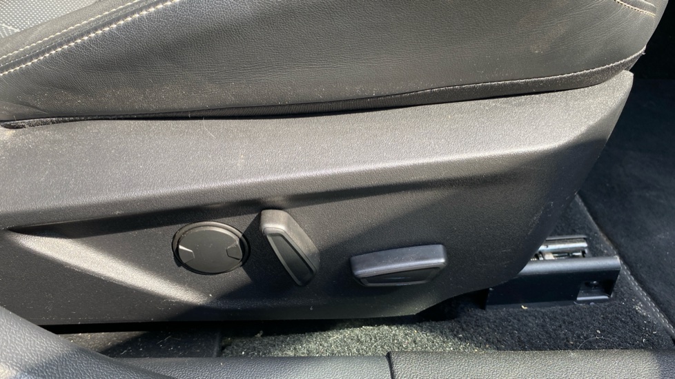 Ford Focus Vignale 1.0 EcoBoost 125 5dr Petrol Hatchback - Image 27