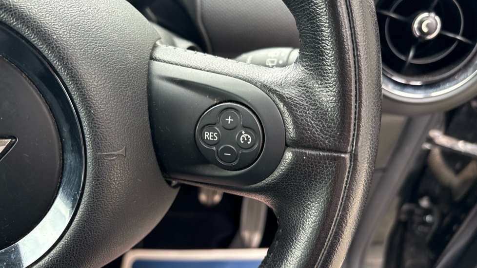 MINI Paceman 1.6 Cooper ALL4 3dr Petrol Coupe - Image 32