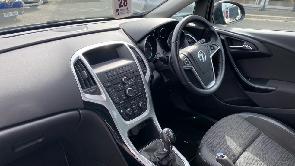 Vauxhall Astra 1.6i 16V Excite 5dr Petrol Hatchback - Image 9