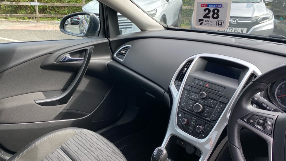 Vauxhall Astra 1.6i 16V Excite 5dr Petrol Hatchback - Image 14