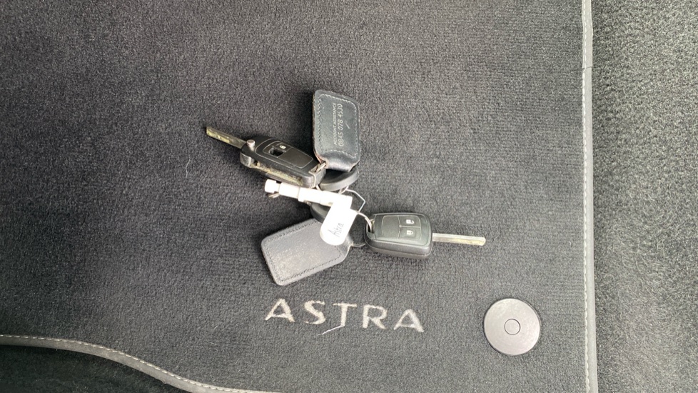 Vauxhall Astra 1.6i 16V Excite 5dr Petrol Hatchback - Image 19