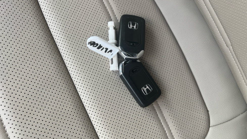 Honda CR-V 1.5 VTEC Turbo SR 5dr Petrol Estate - Image 20