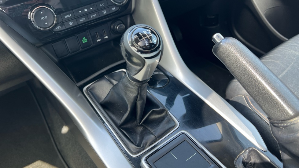 Mitsubishi Eclipse Cross 1.5 4 5dr Petrol Hatchback - Image 13
