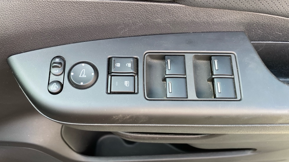 Honda CR-V 2.0 i-VTEC EX 5dr Auto Petrol Estate - Image 30