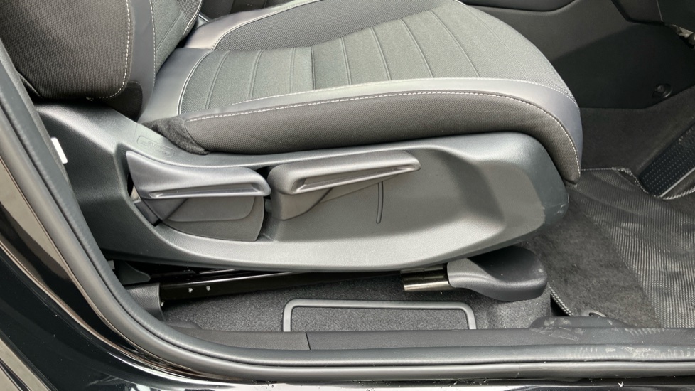 Honda Jazz 1.5 i-MMD Hybrid Crosstar Advance 5dr eCVT Hybrid Hatchback - Image 24