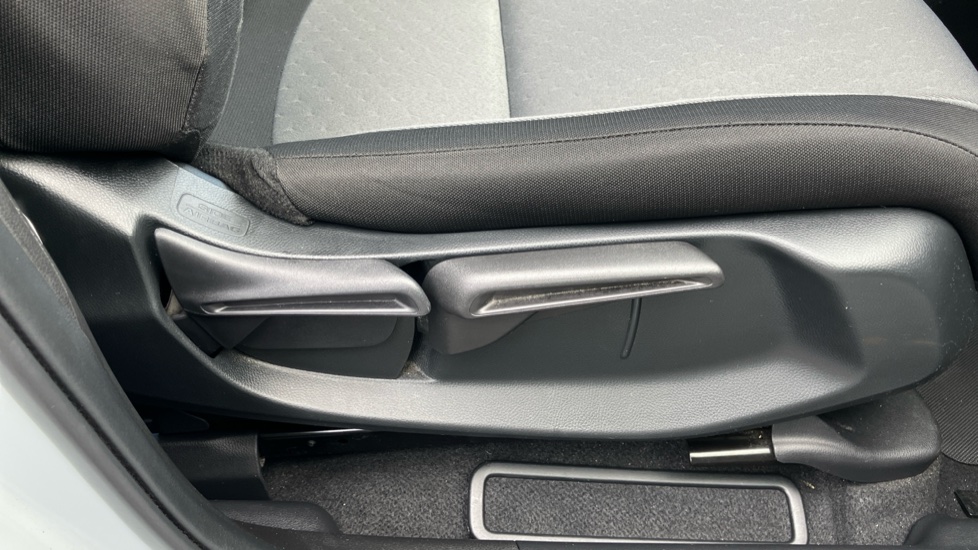 Honda Jazz 1.5 i-MMD Hybrid Elegance 5dr eCVT Hybrid Hatchback - Image 22