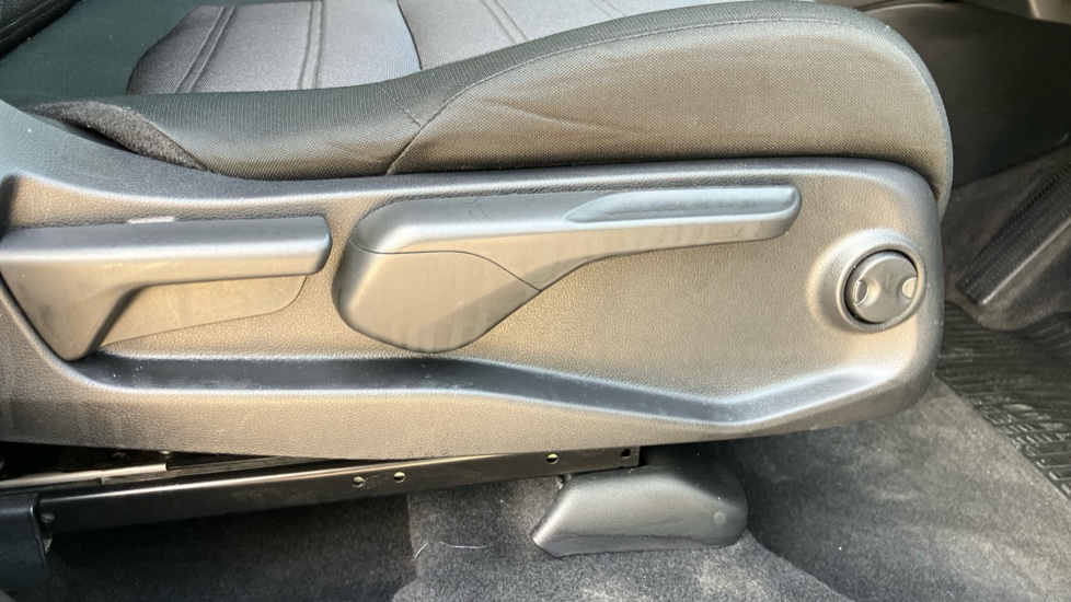 Honda CR-V 2.0 i-MMD Hybrid SE 2WD 5dr eCVT Hybrid Estate - Image 25