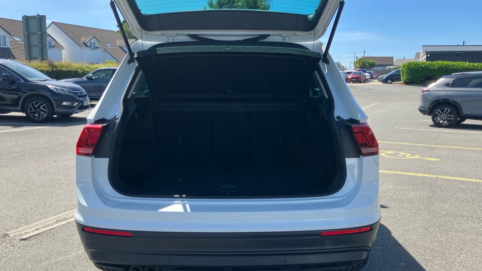 Volkswagen Tiguan 2.0 TDi 150 4Motion SE Nav 5dr DSG Diesel Estate - Image 4