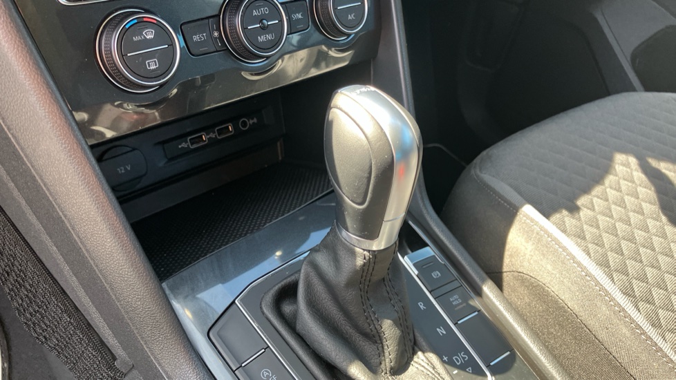 Volkswagen Tiguan 2.0 TDi 150 4Motion SE Nav 5dr DSG Diesel Estate - Image 13