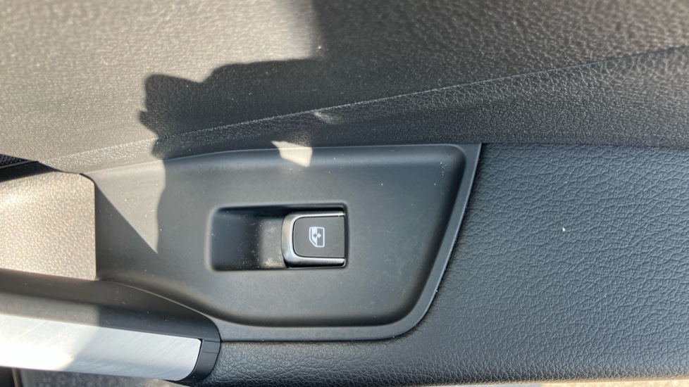 Audi Q2 35 TFSI S Line 5dr S Tronic Petrol Estate - Image 42