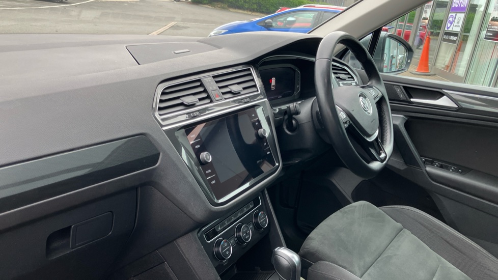 Volkswagen Tiguan 1.5 TSi EVO 150 SEL 5dr DSG Petrol Estate - Image 9
