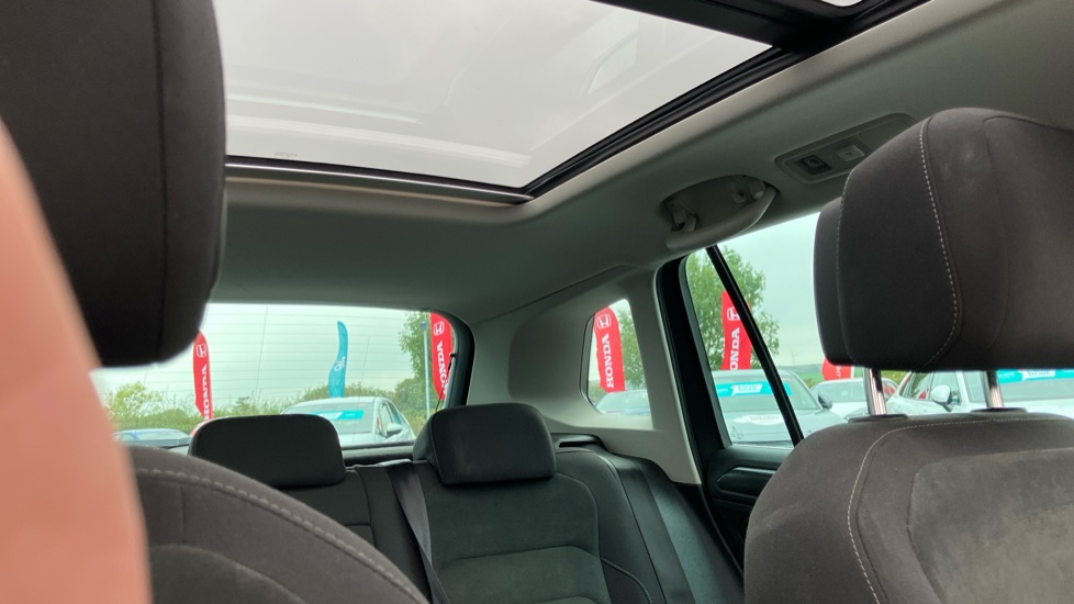 Volkswagen Tiguan 1.5 TSi EVO 150 SEL 5dr DSG Petrol Estate - Image 46
