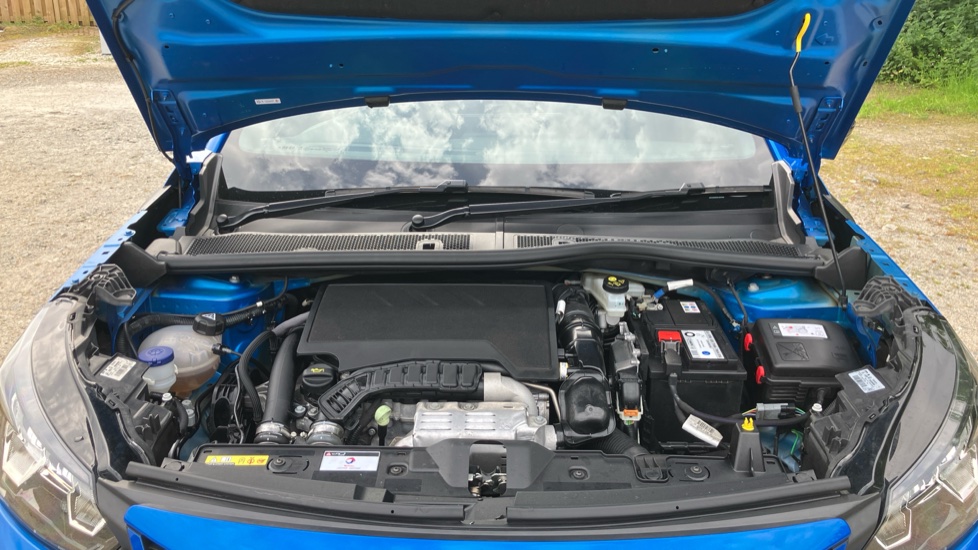 Peugeot 2008 1.2 PureTech 130 Allure 5dr EAT8 Petrol Estate - Image 8