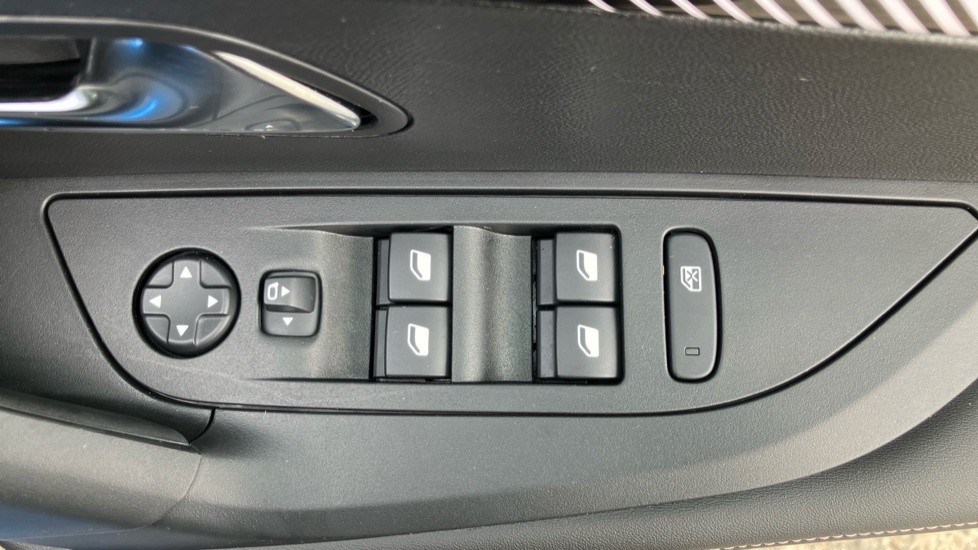 Peugeot 2008 1.2 PureTech 130 Allure 5dr EAT8 Petrol Estate - Image 24
