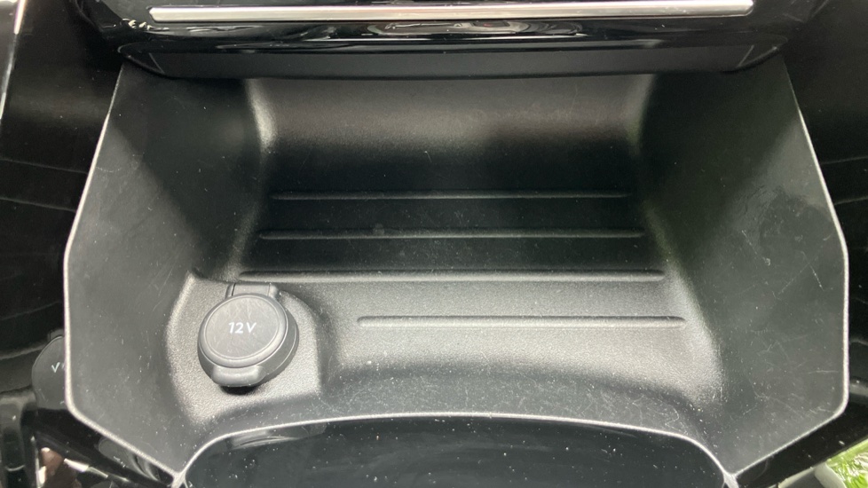 Peugeot 2008 1.2 PureTech 130 Allure 5dr EAT8 Petrol Estate - Image 37