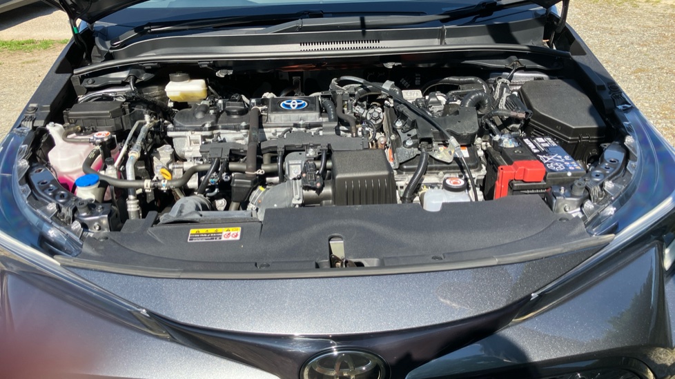Toyota Corolla 1.8 Hybrid GR Sport 5dr CVT Hybrid Estate - Image 8
