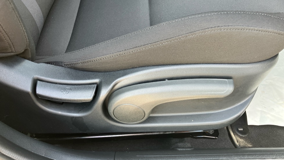 Hyundai i20 1.0T GDi Premium 5dr Petrol Hatchback - Image 26