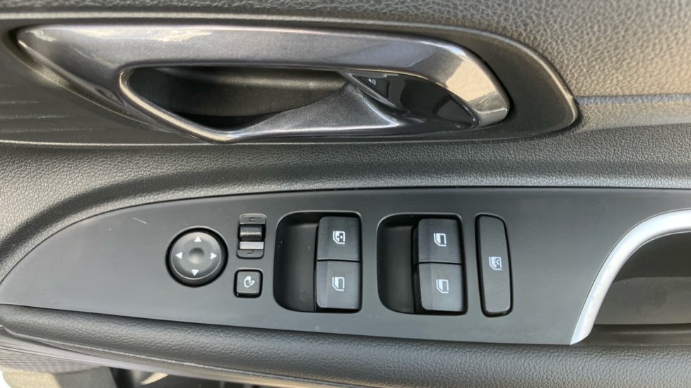 Hyundai i20 1.0T GDi Premium 5dr Petrol Hatchback - Image 28