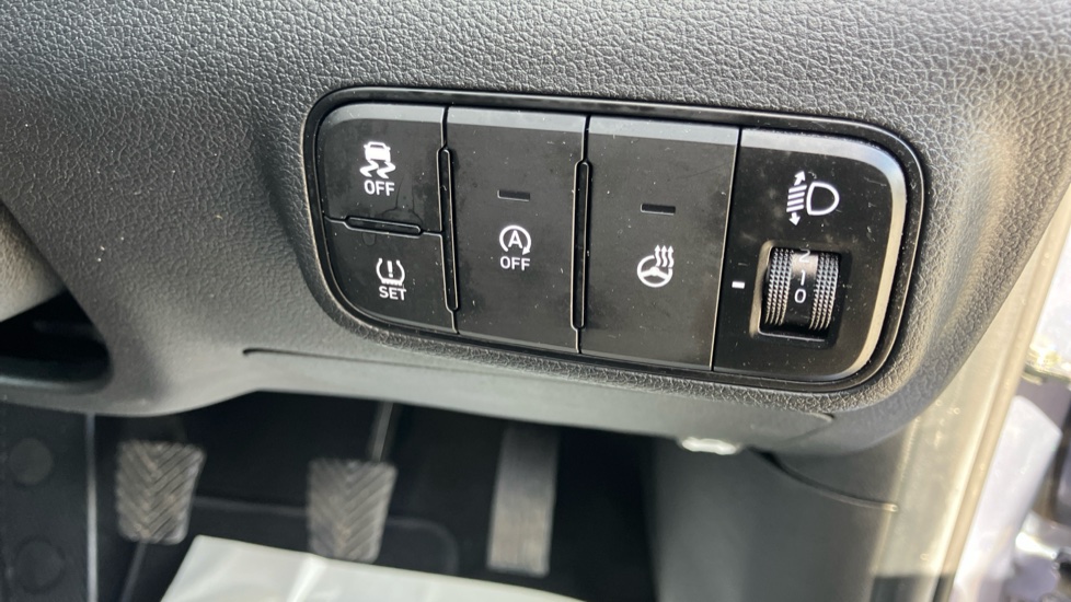 Hyundai i20 1.0T GDi Premium 5dr Petrol Hatchback - Image 29