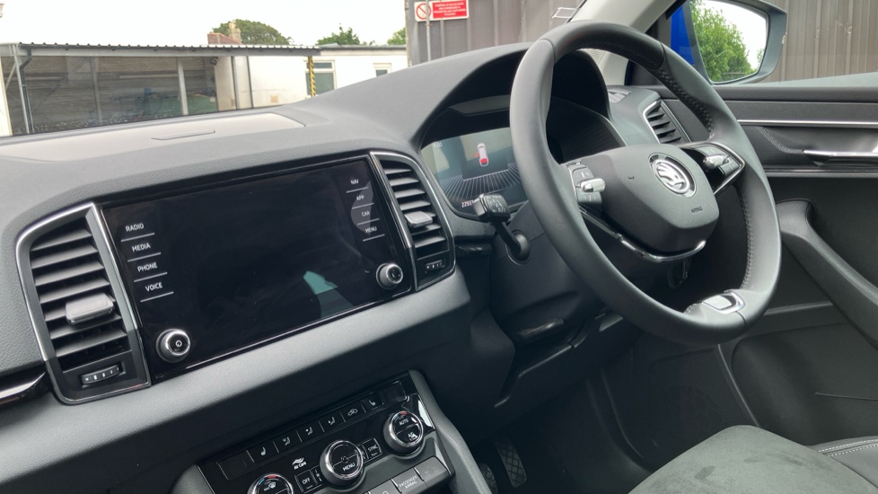 Skoda Karoq 1.5 TSI SE L 5dr Petrol Estate - Image 11