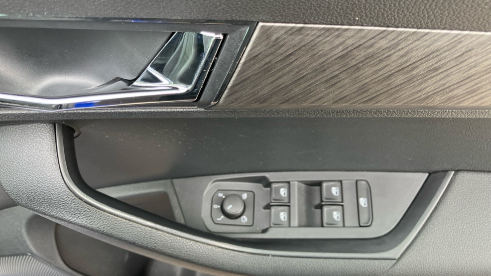 Skoda Karoq 1.5 TSI SE L 5dr Petrol Estate - Image 31