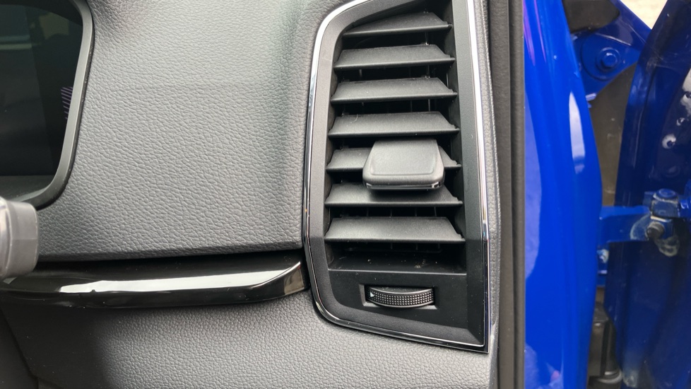 Skoda Karoq 1.5 TSI SE L 5dr Petrol Estate - Image 33