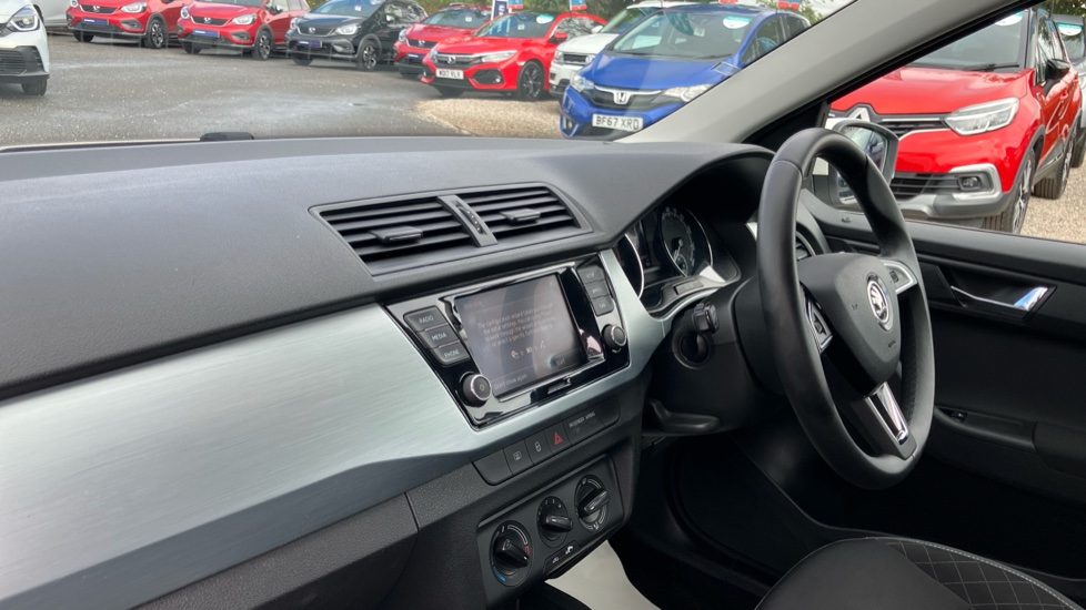 Skoda Fabia 1.0 MPI 75 SE 5dr Petrol Hatchback - Image 9