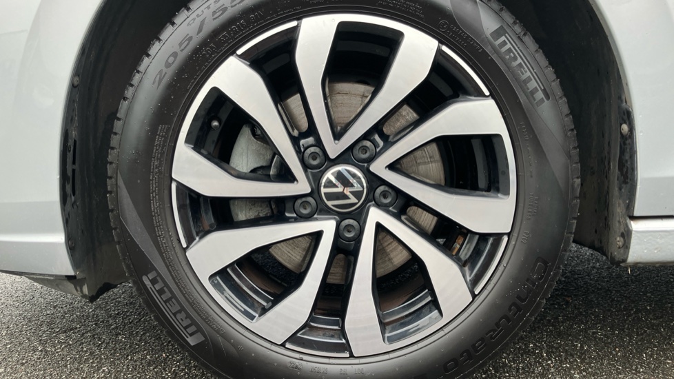 Volkswagen Golf 1.5 eTSI 150 Active 5dr DSG Petrol Hatchback - Image 7