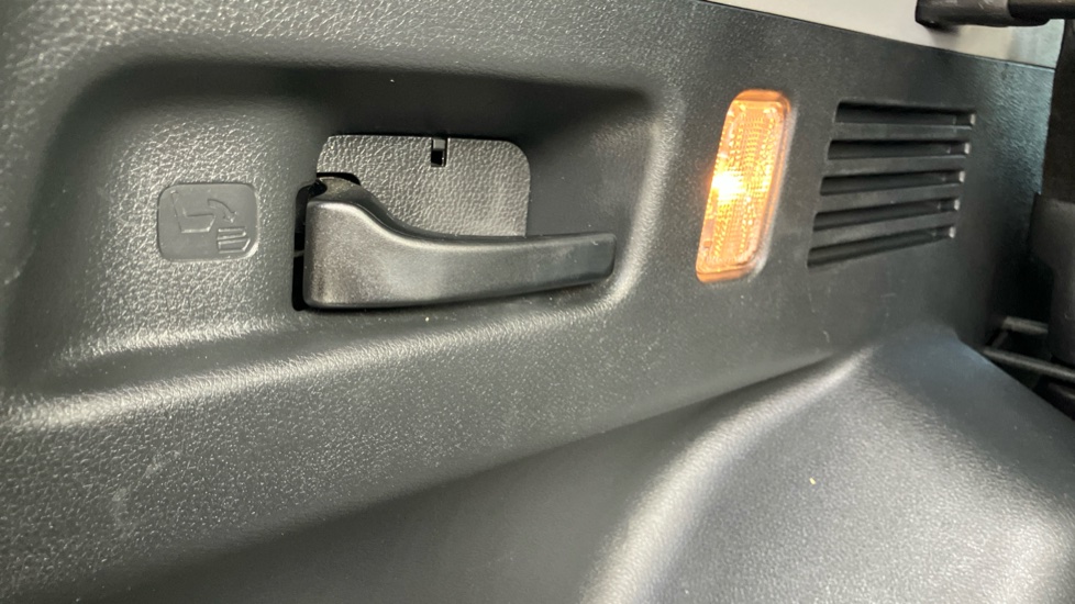 Honda CR-V 1.5 VTEC Turbo EX 5dr Petrol Estate - Image 32
