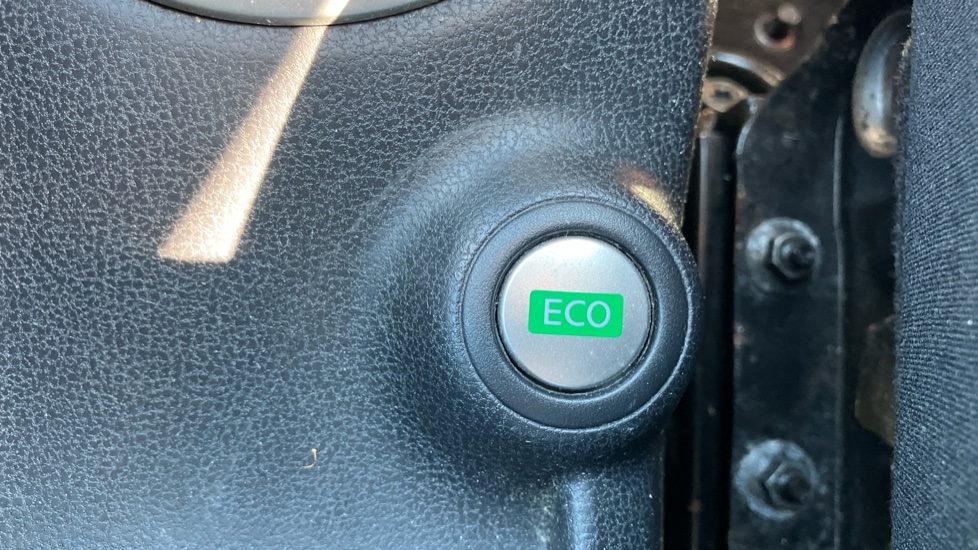 Nissan Note 1.2 Acenta 5dr Petrol Hatchback - Image 30