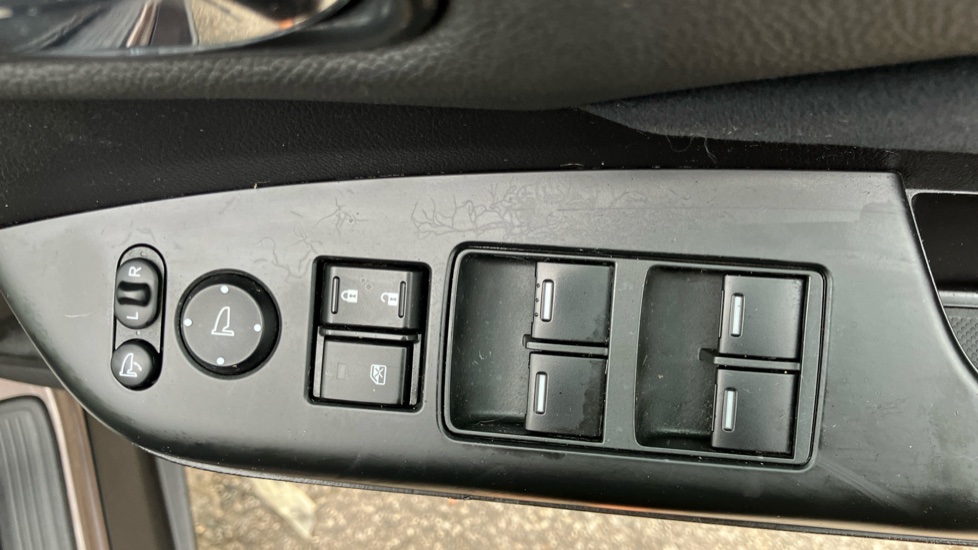 Honda CR-V 2.2 i-DTEC SE-T 5dr Auto Diesel Estate - Image 30