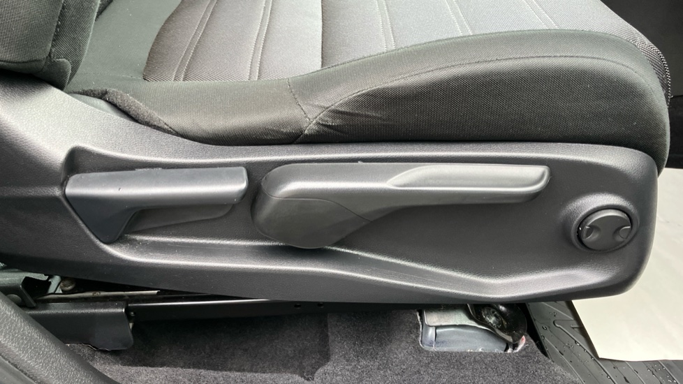 Honda CR-V 2.0 i-MMD Hybrid SE 2WD 5dr eCVT Hybrid Estate - Image 39