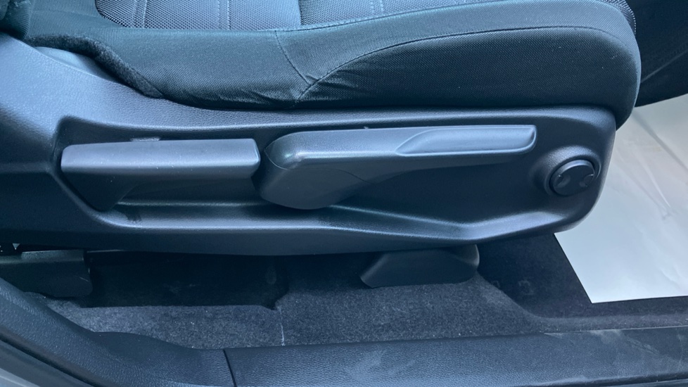Honda CR-V 1.5 VTEC Turbo SE 5dr Petrol Estate - Image 38