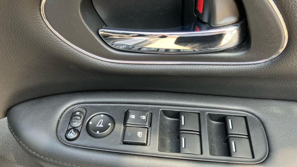 Honda HR-V 1.5 i-VTEC EX CVT 5dr Petrol Hatchback - Image 27