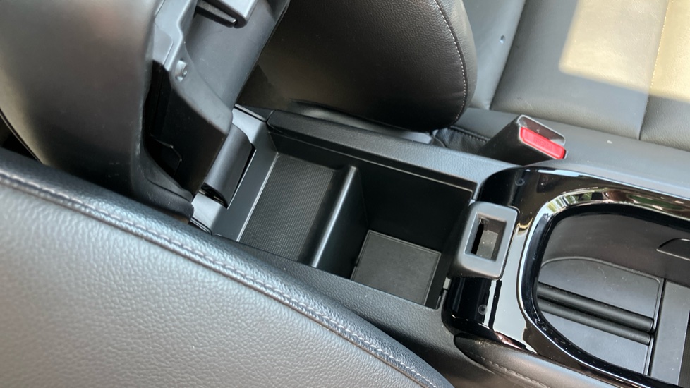 Honda HR-V 1.5 i-VTEC EX CVT 5dr Petrol Hatchback - Image 32