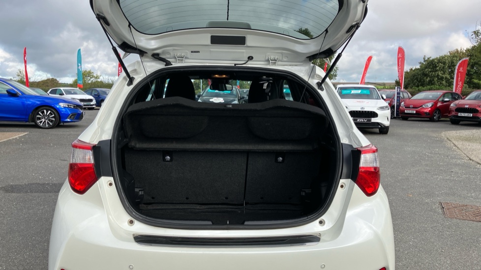 Toyota Yaris 1.5 Hybrid Excel 5dr CVT Hybrid Hatchback - Image 4