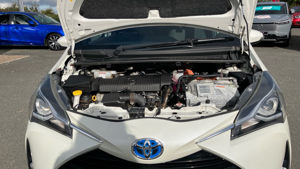 Toyota Yaris 1.5 Hybrid Excel 5dr CVT Hybrid Hatchback - Image 8